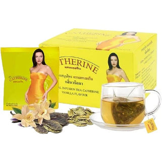 Emballage jaune de thé Thé Catherine avec feuilles de thé et une tasse de thé vert en infusion