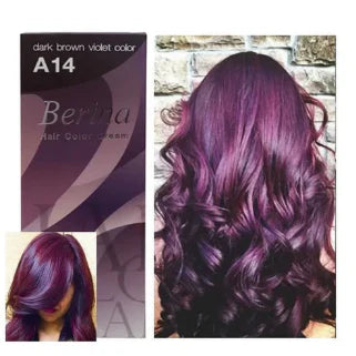 Cheveux colorés avec des reflets violets, emballage de couleurs pour teindre les cheveux.
