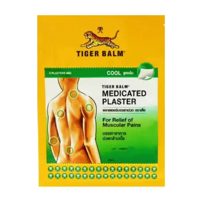 Emballage de Tiger Balm Medicated Plaster, principalement jaune avec le logo de Tiger Balm, étiqueté COOL. Illustration d'un dos humain avec des cercles verts indiquant les zones d'application. Texte : TIGER BALM® MEDICATED PLASTER, Pour le soulagement des douleurs musculaires, LOT: H30873.