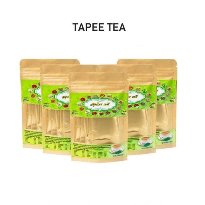 Paquets de thé brun avec étiquettes vertes en écriture thaïlandaise, images de feuilles de thé et tasse. Mention "Natural Goods" en anglais.25 Sachets Tapee Tea Thai Herbal Tea - pour douleurs musculaires, la goutte