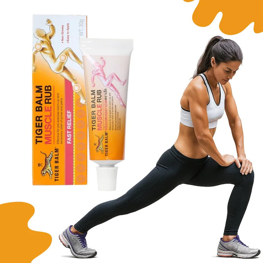Une femme sportive s'étire, avec un tube et une boîte de Tiger Balm Muscle Rub à côté.