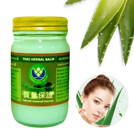 Baume herbal thaï à l'aloe vera pour le soulagement des douleurs musculaires et les piqûres d'insectes.