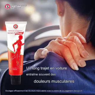 Une personne applique un baume rouge sur son cou pour soulager les douleurs musculaires