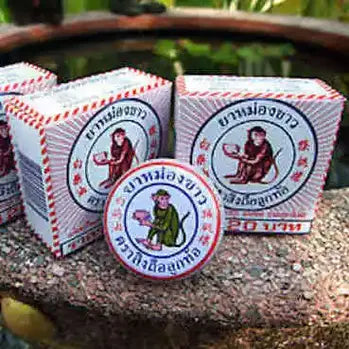 Trois boîtes de pommade thaïlandaise avec logo de singe assis