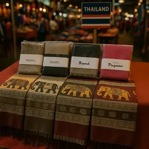 Écharpes en soie thaïlandaise avec motifs d'éléphants, exposées sur une table