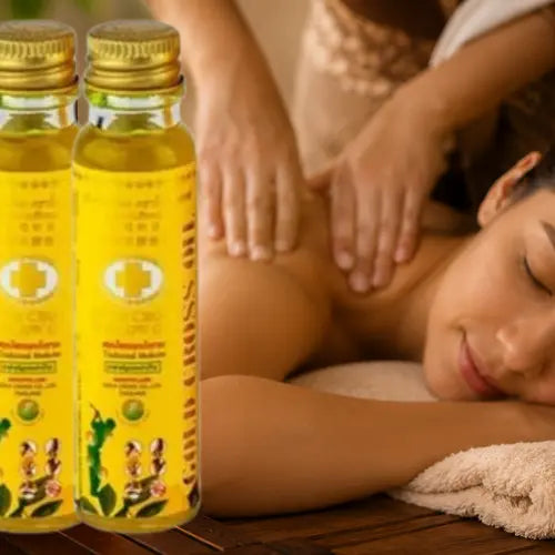 Bouteilles d’Huile de Massage Gold Cross Yellow avec femme recevant un massage du dos relaxant