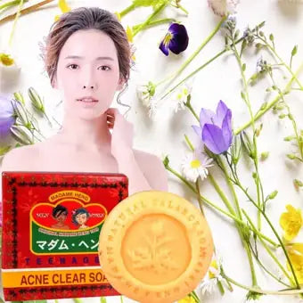 le savon madame heng special acne et le visage d'une jeune fille