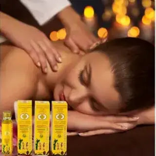 Massage du dos relaxant en spa avec huile de massage naturelle aux extraits de plantes