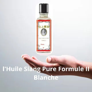 Huile traditionnelle Siang Pure blanche dans une main