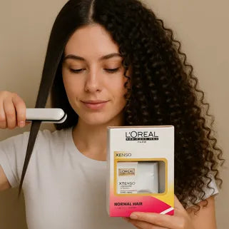 Donna dai ricci ribelli che sceglie X-Tenso per capelli impeccabilmente lisci.