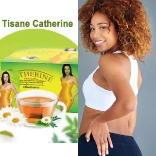 Femme aux cheveux bouclés souriante, de produit tisane naturel.