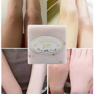 Jambes de femme recouvertes de savon et de crème au lait de riz, illustrant un moment de soin naturel et de détente