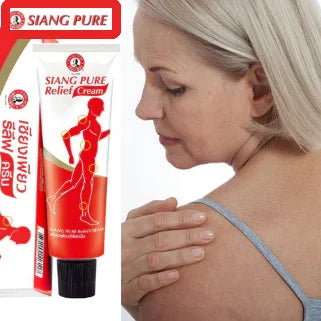 Une femme applique Siang Pure Relief Cream sur son épaule, produit pour soulager douleurs musculaires