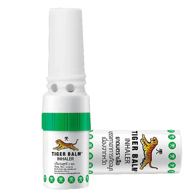 Inhalateur Tiger Balm, tube blanc et vert, offrant un soulagement nasal, rafraîchissement et arômes naturels.