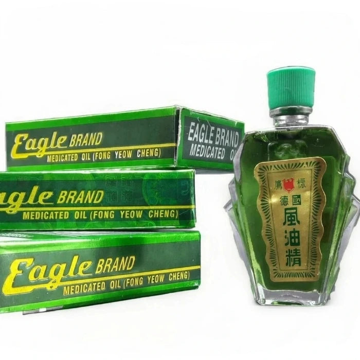 Trois boîtes et flacon Eagle Brand huile médicinale parfum menthe chlorophylle, étiquettes thaïlandaises