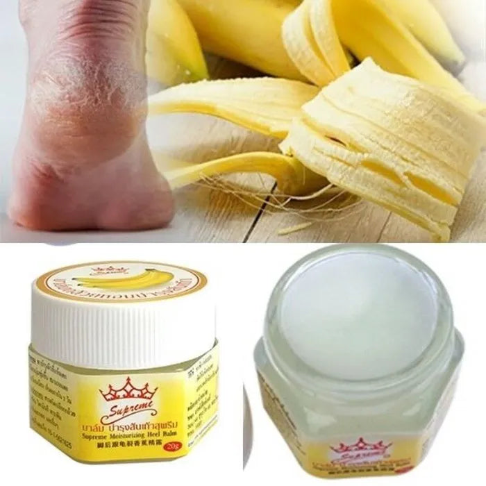 Talon sec et craquelé présenté à côté d’une banane épluchée, suivi d’un baume hydratant Supreme en pot. L’image illustre un soin nourrissant destiné à réparer la peau abîmée des talons, en mettant en avant une formule inspirée d’ingrédients naturels.