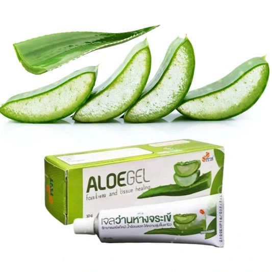 Gel d'Aloe Vera pour la cicatrisation des tissus, avec des feuilles d'aloès coupées et un tube de gel.