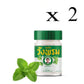 Pot de baume blanc Wangprom Herb avec couvercle vert, étiquette verte en thaï et anglais avec des feuilles de menthe, et feuilles de menthe en premier plant, mention x2