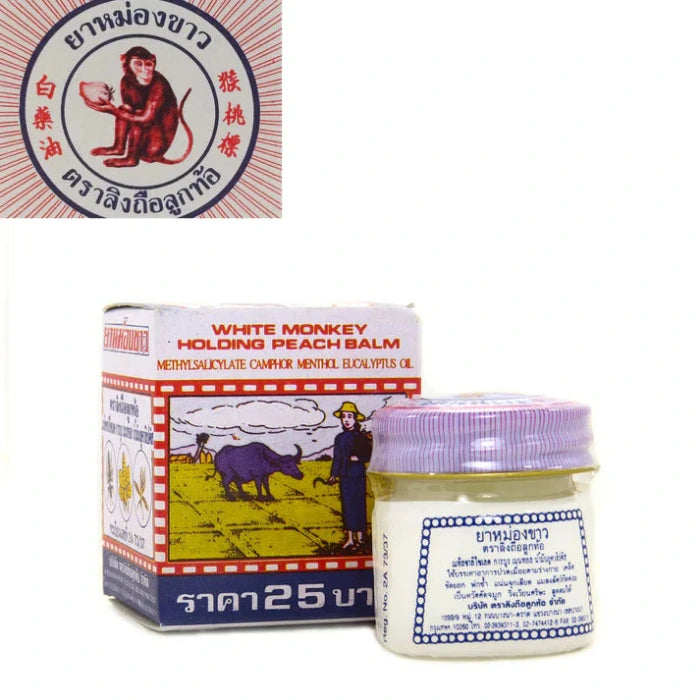Boîte et pot de baume White Monkey Holding Peach Balm. Texte en thaï et en anglais, avec un singe rouge tenant une pêche illustré sur l'étiquette.