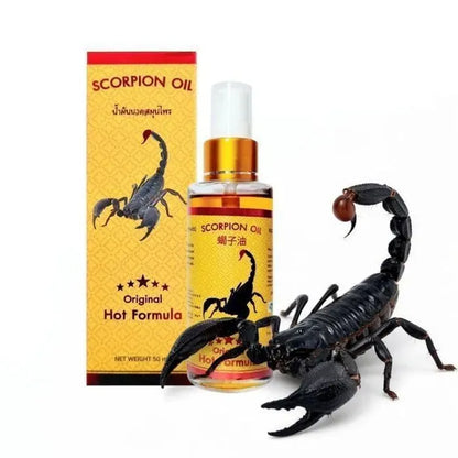 Flacon et boîte de Scorpion Oil posés à côté d’un scorpion décoratif. Huile chauffante utilisée pour soulager rapidement douleurs musculaires, tensions et raideurs. Packaging jaune et rouge avec illustration de scorpion, évoquant un effet puissant et ciblé.