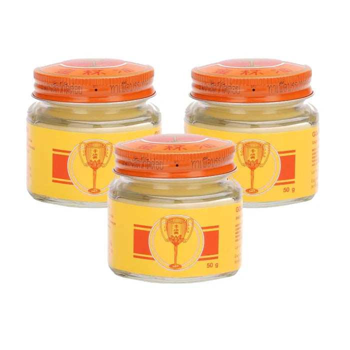 3 Pots et boîte de baume White Monkey Holding Peach avec étiquette représentant un singe tenant une pêche. Texte en thaï et en anglais. Utilisé pour soulager les douleurs musculaires.