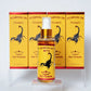 Flacon de Scorpion Oil devant quatre boîtes assorties. Huile chauffante conçue pour apaiser vite douleurs musculaires, raideurs et tensions. Packaging jaune et rouge avec scorpion noir, évoquant une action puissante et ciblée.