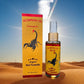 Boîte et flacon de Scorpion Oil posés dans un décor désertique. Huile chauffante conçue pour soulager instantanément douleurs musculaires, raideurs et tensions. Packaging jaune et rouge avec scorpion noir, évoquant un effet puissant et ciblé.