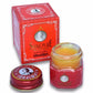 Produit Siang Pure Yellow Balm, avec une boîte rouge ornée de textes en anglais et en thaï, un couvercle rouge et un pot de baume jaune. Utilisé pour soulager les douleurs et les courbatures.